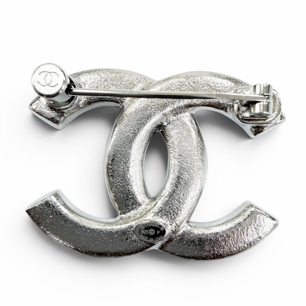CHANEL Silver Pearl Logo Brooch - Picture 4 of 6